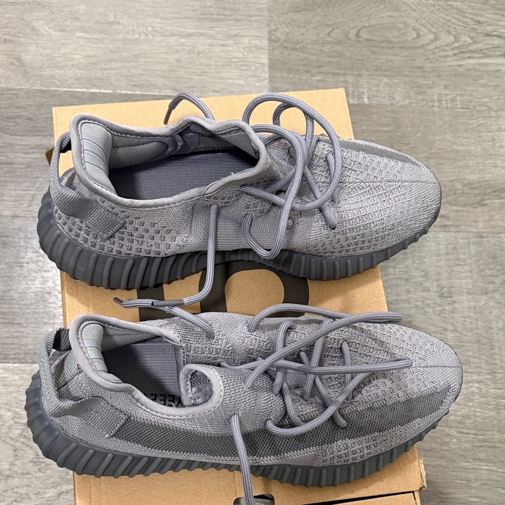 Yeezy boost 350 Gray Sneakers - Picture 7 of 9